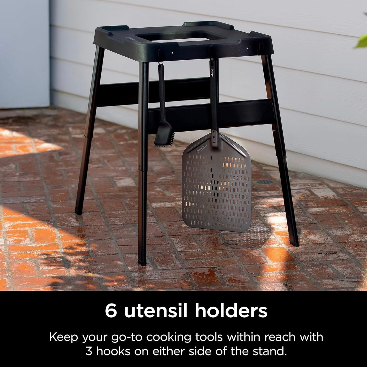 Ninja STAND Buite-Staan, Houtvuurprodukte, Verstelbare Hoogte, Eetgerei-Houer, Sytafel-Versoenbaar, Weerbestand, Swart, 26" x 34" x 34