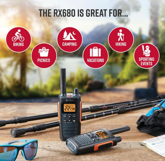 Cobra RX680 Walkie Talkies (2-pak) - Stewige en spatvaste tweeradio’s met lang reikafstand, IP54 Waterbestande ontwerp, 60 Vooraf-geprogrammeerbare kanale, Weerwaarskuwings, Ingeslote laaidok (Swart/Oranje)