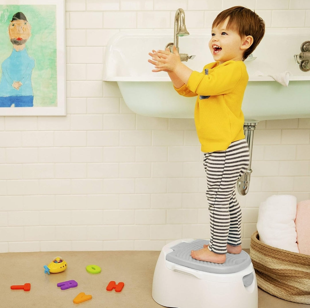 Munchkin Arm & Hammer Multi-Stage 3-in-1 Potty Seat, (Potty Chair, Trainer Ring and Step Stool) - Grey