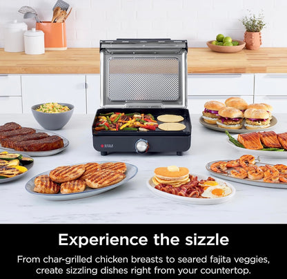 Ninja Griddle and Indoor Grill, 14 duim, Elektriese Braaipan, Vir Biefstuk, Burgers, Salm, Groente, en Meer, Pannekoekpan, Kleefvry, Skottelgoedwasser Veilig, 500F, Gelyke Gaarmaak, Silwer, GR101