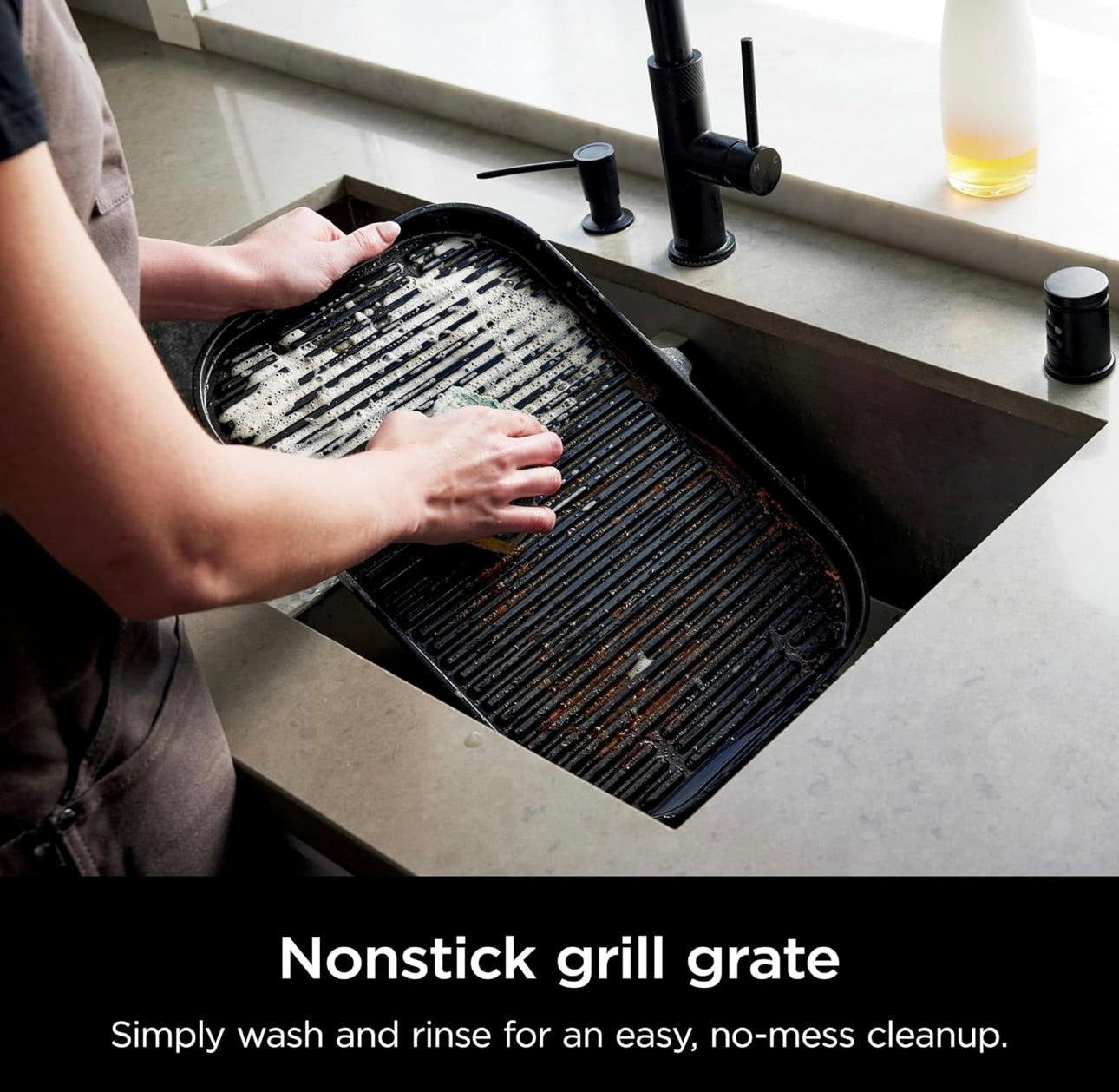 Ninja Woodfire Pro Connect Premium XL Buitenbraaier en Roker, Bluetooth, Toepassing-geaktiveer, 7-in-1 Meesterbraaier, BBQ-Roker, Buitelug-lugbraaier, Houtvuur-tegnologie, 2 Ingeboude Termometers - Swart