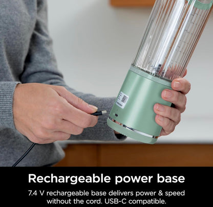 Ninja Blast Draagbare Versapper, Koordloos, 532ml Houer, Persoonlike Versapper BPA-vry, Lekvaste Deksel en Suigmondstuk, USB-C Herlaaibaar, Skottelgoedwasserbestande Onderdele - Getinte Munt BC151MT