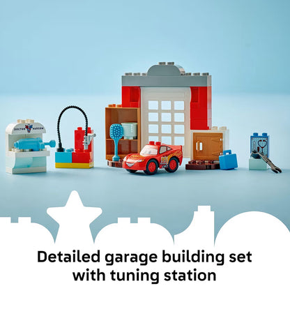 LEGO DUPLO Disney en Pixar Cars Bliksem McQueen se Besoek aan Doc se Motorhuis – Bliksem McQueen Motors Speelding