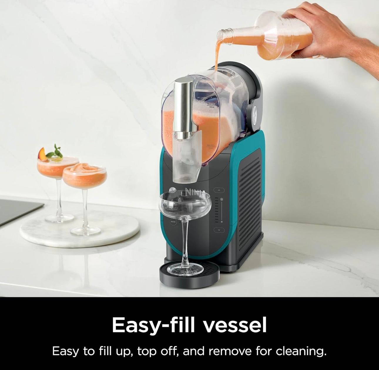 Ninja SLUSHi Professionele Bevrore Drankiemaker met RapidChill-tegnologie, 88 oz. Bevrore Drankie- en Slushie-masjien, 2 Voorafingestelde Programme, Bevrore Margaritas, en Meer, Premium Aksente, Teal, FS299