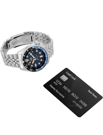 Seiko Outomatiese Horlosie vir Mans - 5 -Sport - Blou Horlosieplaat met Datumkalender en Liggewende Wysers en Merkers en Swart & Blou GMT-ring, 100m Waterbestand