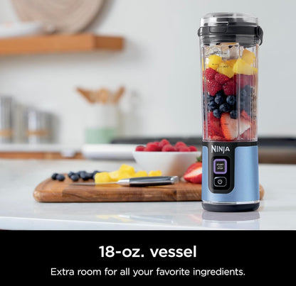 Ninja Blast Draagbare Versapper, Koordloos, 532 ml Houer, Persoonlike Versapper BPA-vry, Lekvrye Deksel en Drinktuit, USB-C Herlaaibaar, Skottelgoedwasser Veilig, Metaalagtig - Blou BC151BM
