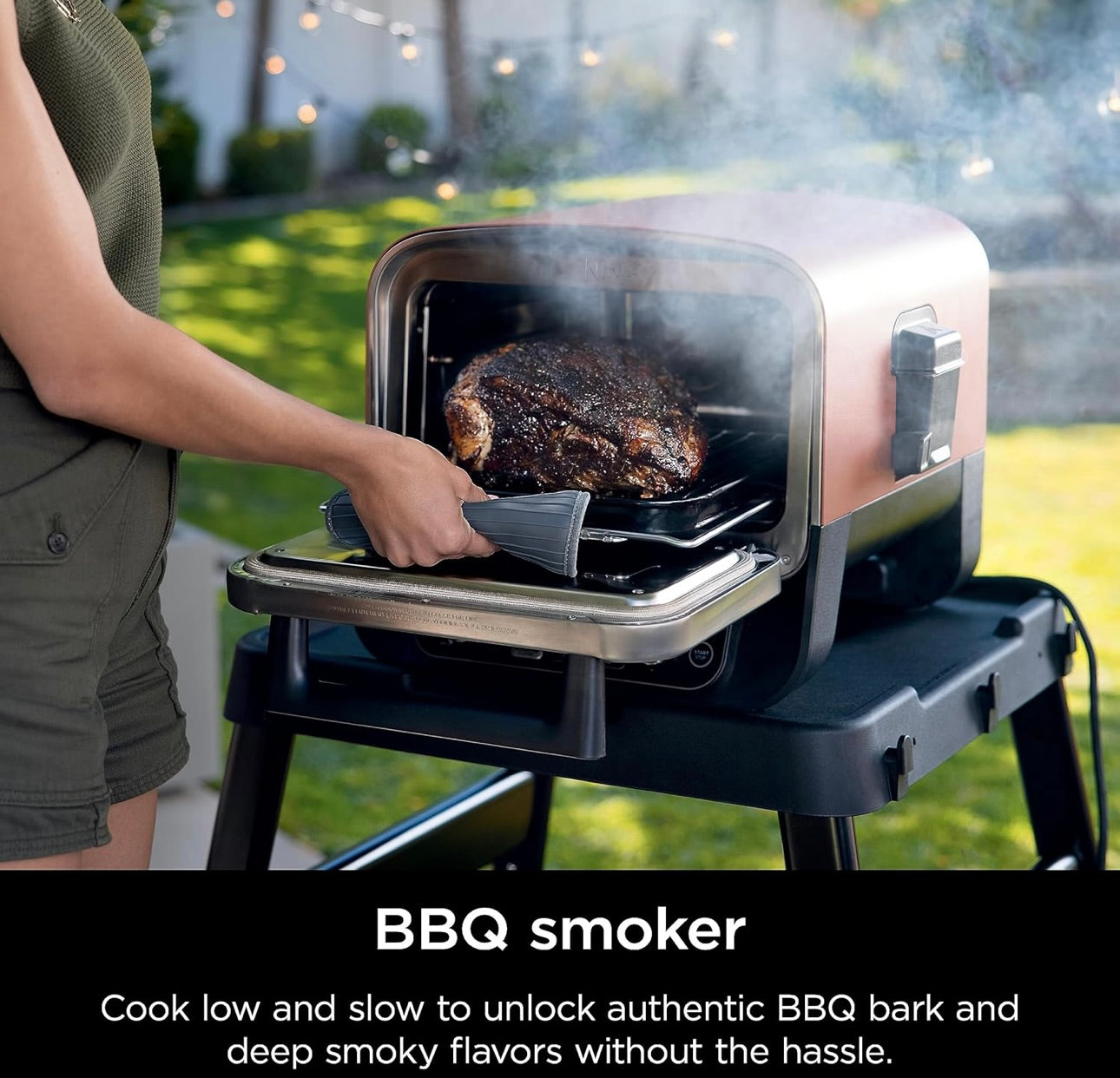Ninja Woodfire Buite Pizza-oond, 8-in-1 Draagbare Elektriese Braai-oond, Verhit tot 370°C, 5 Vakman Pizza-instellings, Geïntegreerde Braairookkas, Sluit Gegeurde Houtpille in, Terracotta Rooi