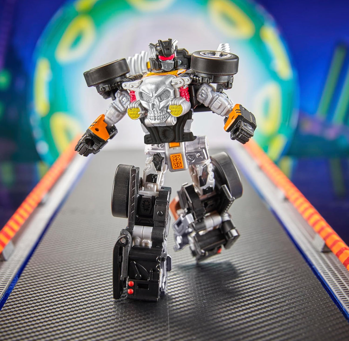 TRANSFORMERS Collaborative Hot Wheels x Bone Shaker, Deluxe Class 5-Inch Robot Action Figure Converts to Car, Car Toys for Ages 8+