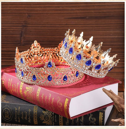 2 Stuks Prom Koning en Koningin Kroon vir Mans Vroue Koning Koningin Kroon Tiara met Strass vir Trou Verjaarsdag Gradeplegtigheid (Blou Goud, Blou Styl)