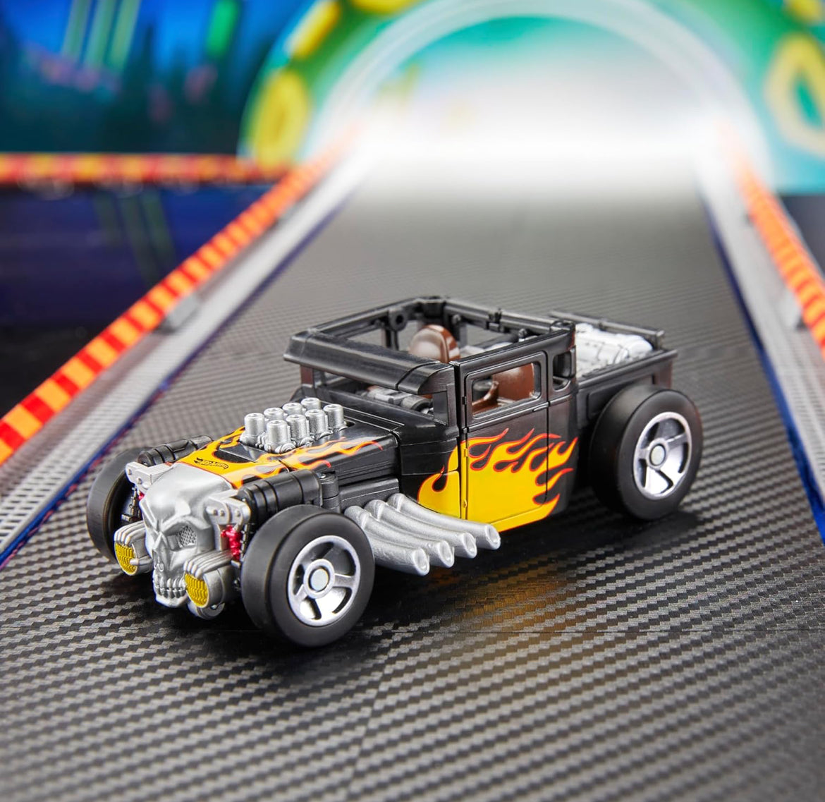TRANSFORMERS Collaborative Hot Wheels x Bone Shaker, Deluxe Class 5-Inch Robot Action Figure Converts to Car, Car Toys for Ages 8+