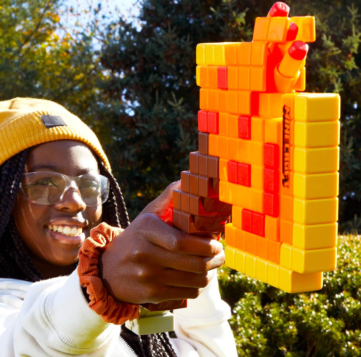 Nerf Minecraft Firebrand, Dart Blasting Axe, 6 Nerf Elite Foam Darts, Design Inspired by Minecraft Axe in The Game, Pull Down Priming, Minecraft Toys, Medium, Yellow