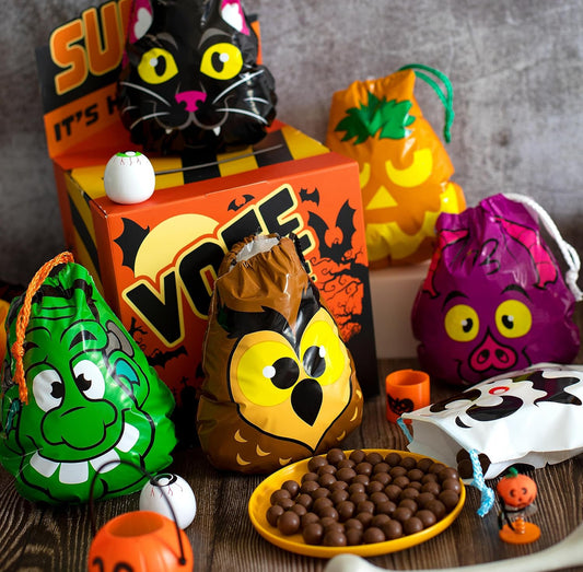 JOYIN 72 Stuks Halloween-trekkoordsakkies, Halloween-lekkersakke, Trick or Treat-sak, Goedjiesnoepgoed-geskenksak Grootmaat vir Kinders Trick or Treating, Partytjiegeskenkbenodigdhede, 12 Ontwerpe Klaskamergeskenke Pryse