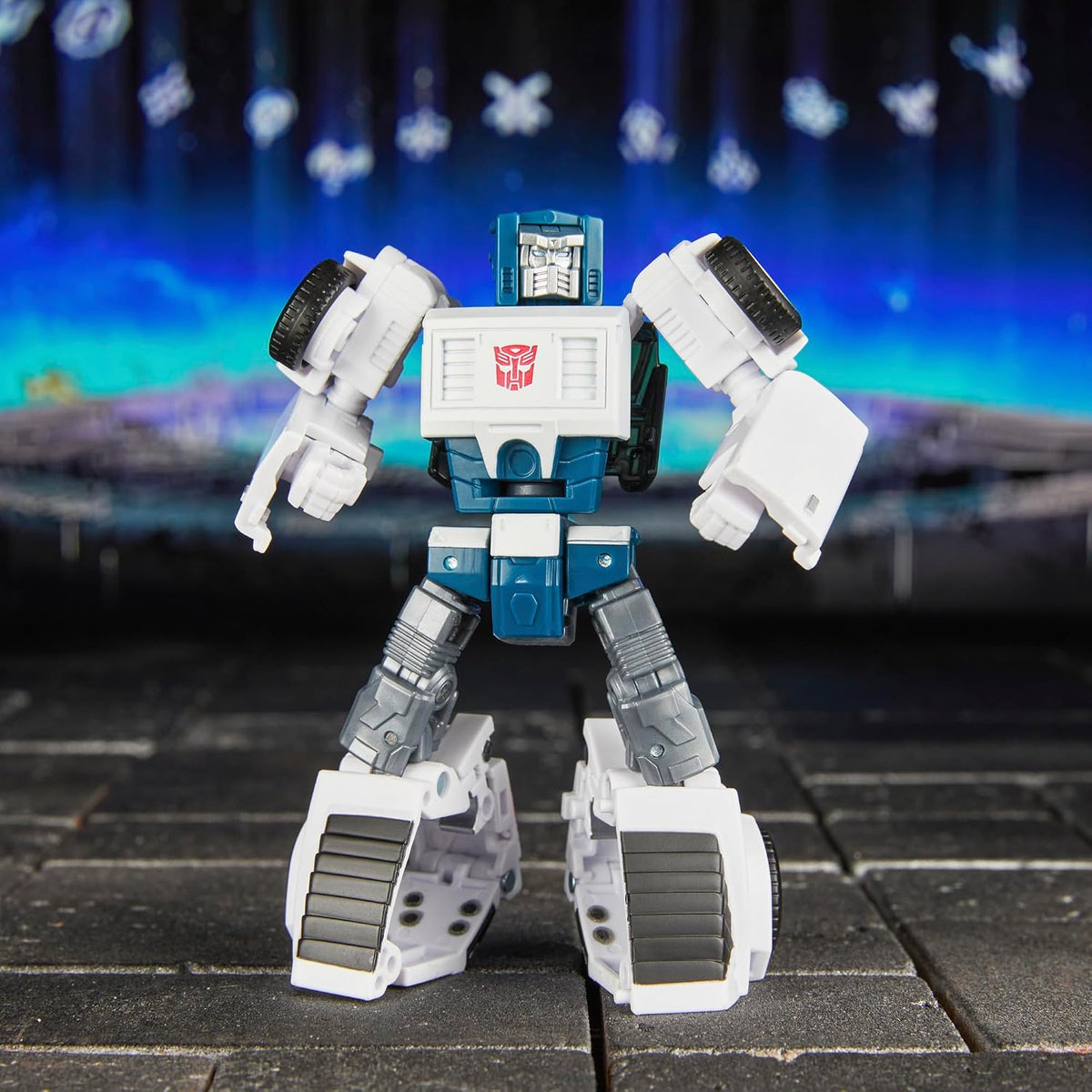 Transformers Age of the Primes Autobot Tailgate, Deluxe Class 5.25-inch Converting Action Figure, Robot Toys (Ages 8+)