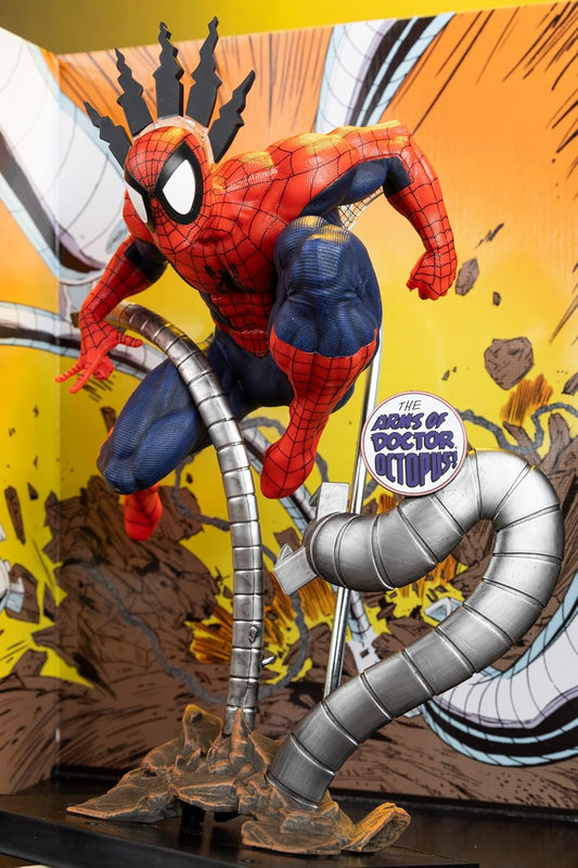 McFarlane Toys- Marvel Spider-Man Scale Collectible with Scene & Comic (Marvel Tales)