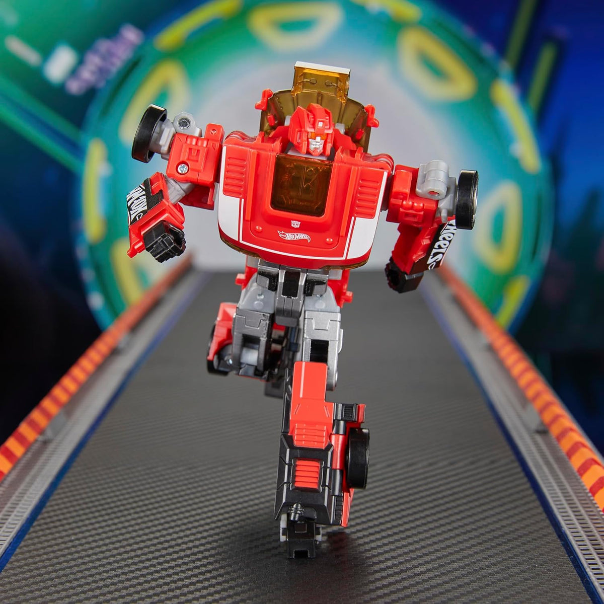 Transformers Collaborative Hot Wheels® x GT-Scorcher, Deluxe Class 5-Inch Robot Action Figure Converts to Race car (Ages 8+)