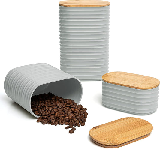 Mixpresso Grys Kanisterstelle vir die Kombuis – 3-Stuk Lugdigte Plastieksuikerhouerstel met Bamboesdeksels in Drie Verskillende Groottes – Dekoratiewe Moderne Opbergflesse vir Koffie, Tee & Werkblaaie