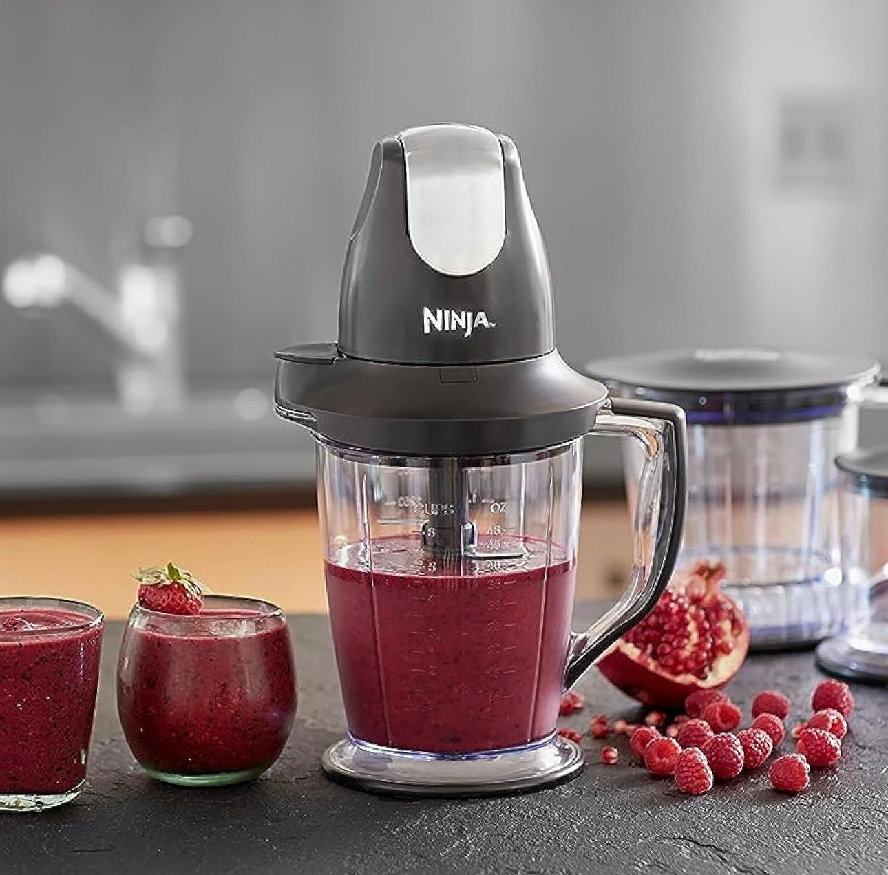 Ninja QB1004 Blender/Food Processor with 450-Watt Base, 48oz Pitcher, 16oz Chopper Bowl, and 40oz Processor Bowl - Black