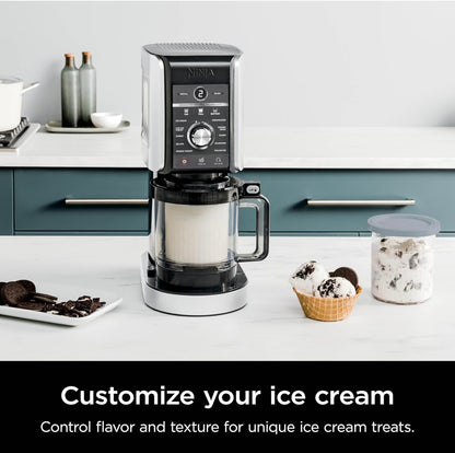 Ninja CREAMi Deluxe Roomys- en Bevrore Lekkernye-maker vir Roomys, Sorbet, Melkskommels, Bevrore Jogurt, & Meer, 11-in-1, XL Kapasiteit, Silwer, Sluit (2) Gesinsgrootte 700ml Bakkies in, NC501