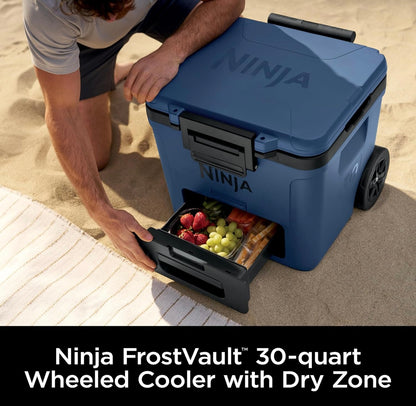 Ninja Cooler FrostVault 30QT-koeler met wiele – geïsoleer met Temp Dry-berglaai, hou ys dae lank koud – Lakeshore Blue