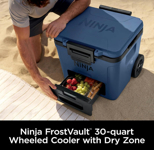 Ninja Cooler FrostVault 30QT-koeler met wiele – geïsoleer met Temp Dry-berglaai, hou ys dae lank koud – Lakeshore Blue