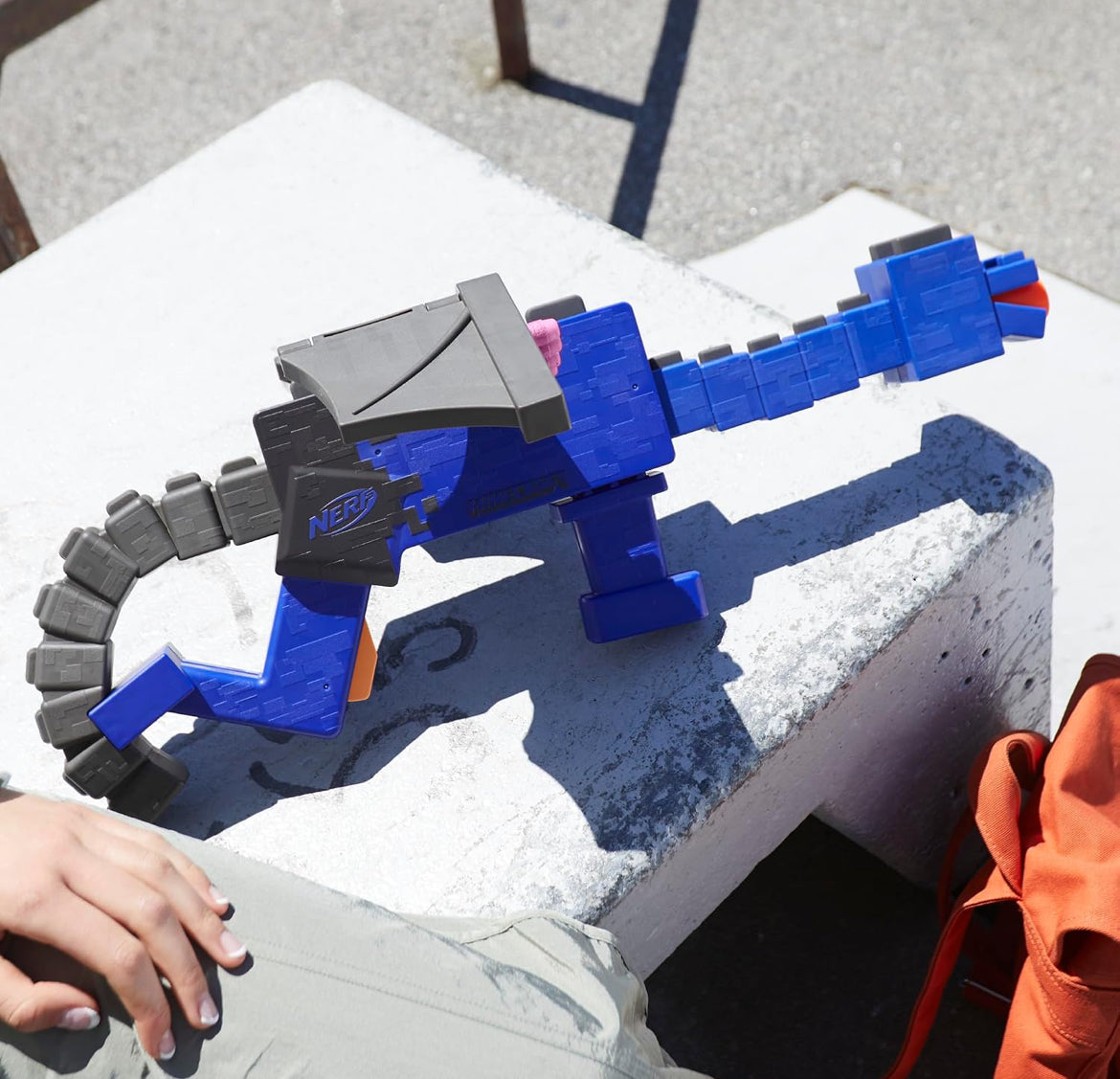 NERF Minecraft Ender Dragon Blaster, 4-Dart Internal Clip, 12 NERF Elite Foam Darts, Design Inspired by Mob in The Game