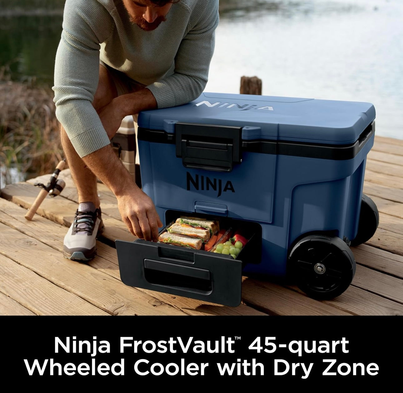 Ninja Cooler FrostVault 45QT Koeler met Wiele Geïsoleer met Temp Droëberglaai Hou Ys Dae Lank Koud - Lakeshore Blou (FB245BL)