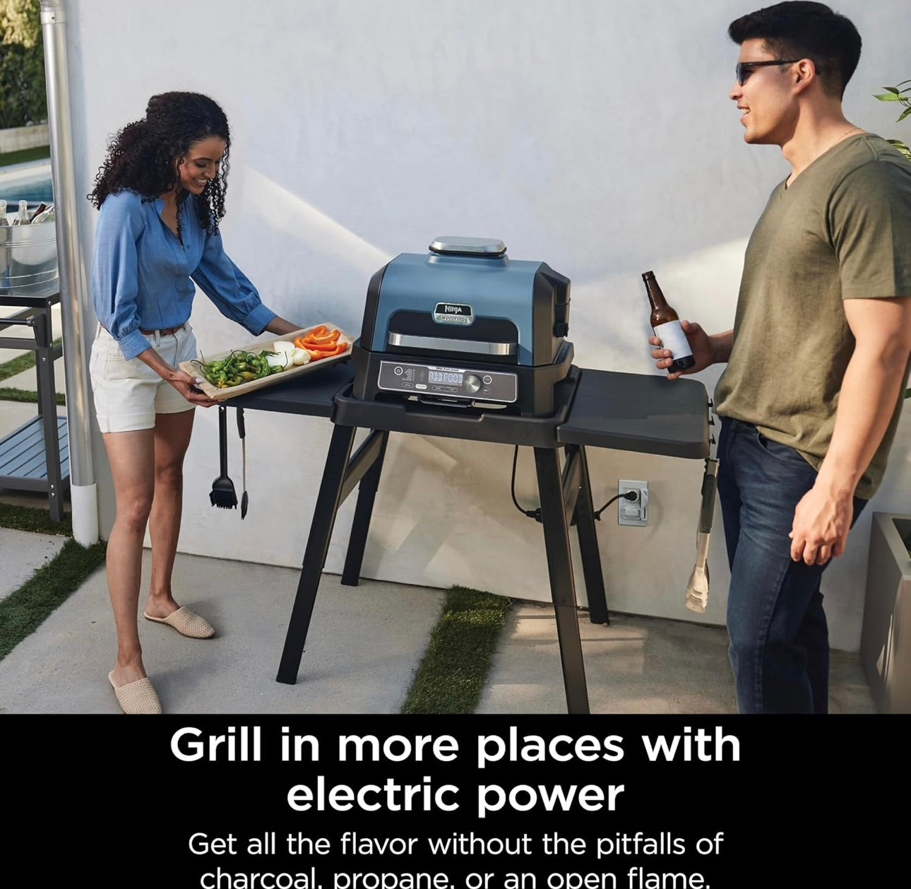 Ninja Woodfire Pro Connect Premium XL Buitenbraaier en Roker, Bluetooth, Toepassing-geaktiveer, 7-in-1 Meesterbraaier, BBQ-Roker, Buitelug-lugbraaier, Houtvuur-tegnologie, 2 Ingeboude Termometers - Swart