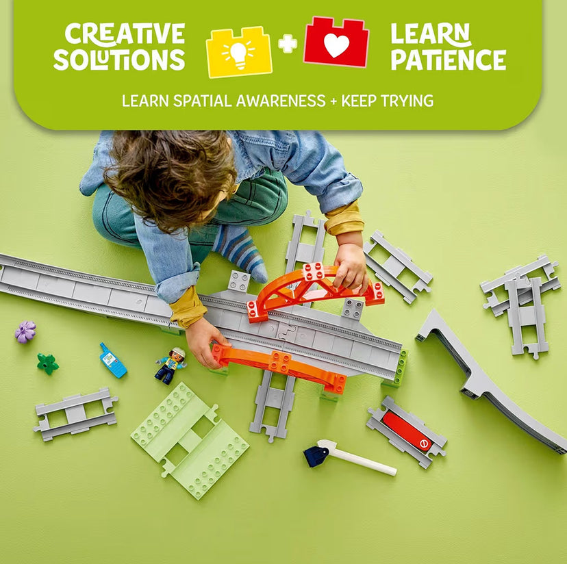 LEGO DUPLO Dorp Treinbrug en Spooruitbreidingstel - 10 Ekstra Stukke Treinspore - Voorskoolse en Peuter Treinstel
