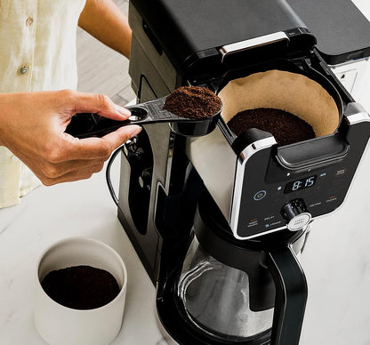 Ninja DualBrew System 14-Kop Koffiemaker, Enkelbediening, Peule en Grond, 4 Broustyle 70-ons Waterreservoir en Karaf - Swart (CFP451A)