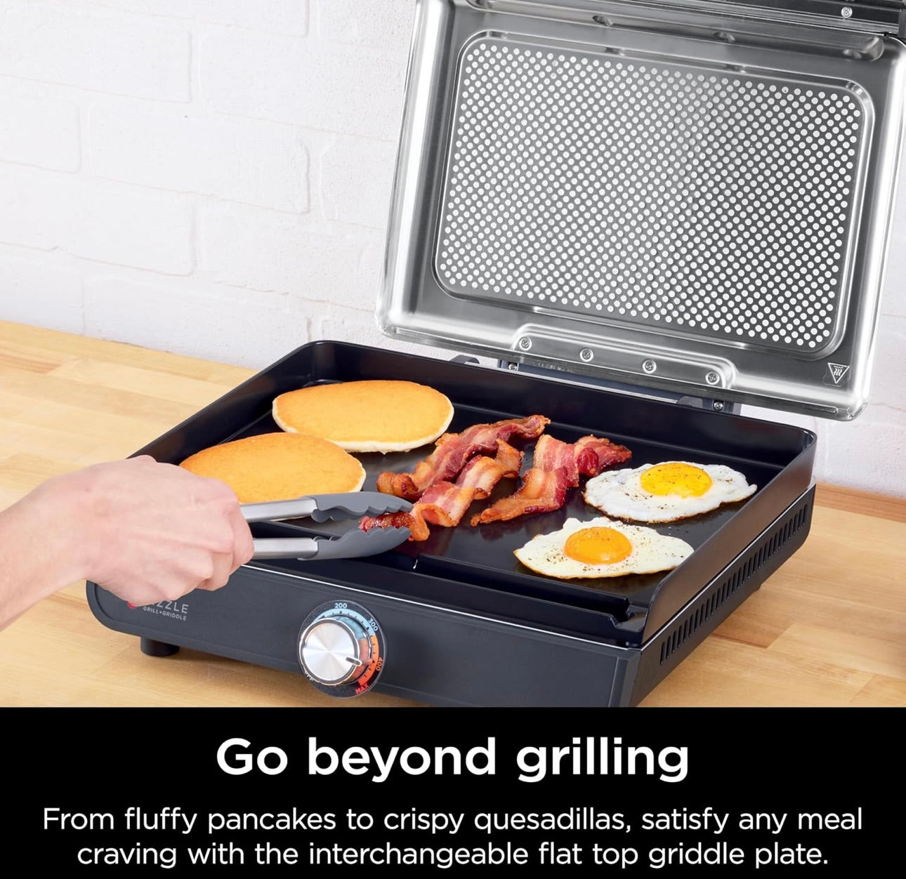 Ninja Griddle and Indoor Grill, 14 duim, Elektriese Braaipan, Vir Biefstuk, Burgers, Salm, Groente, en Meer, Pannekoekpan, Kleefvry, Skottelgoedwasser Veilig, 500F, Gelyke Gaarmaak, Silwer, GR101