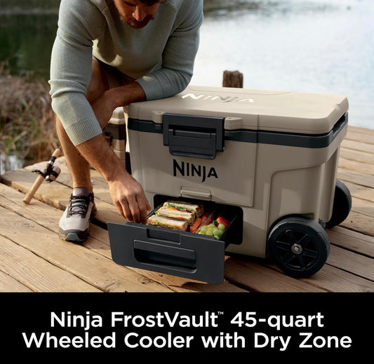 Ninja Cooler FrostVault 45QT Koeler met Wiele Geïsoleer met Temp Droëberglaai Hou Ys Dae Lank Koud - Berk Beige (FB245BL)