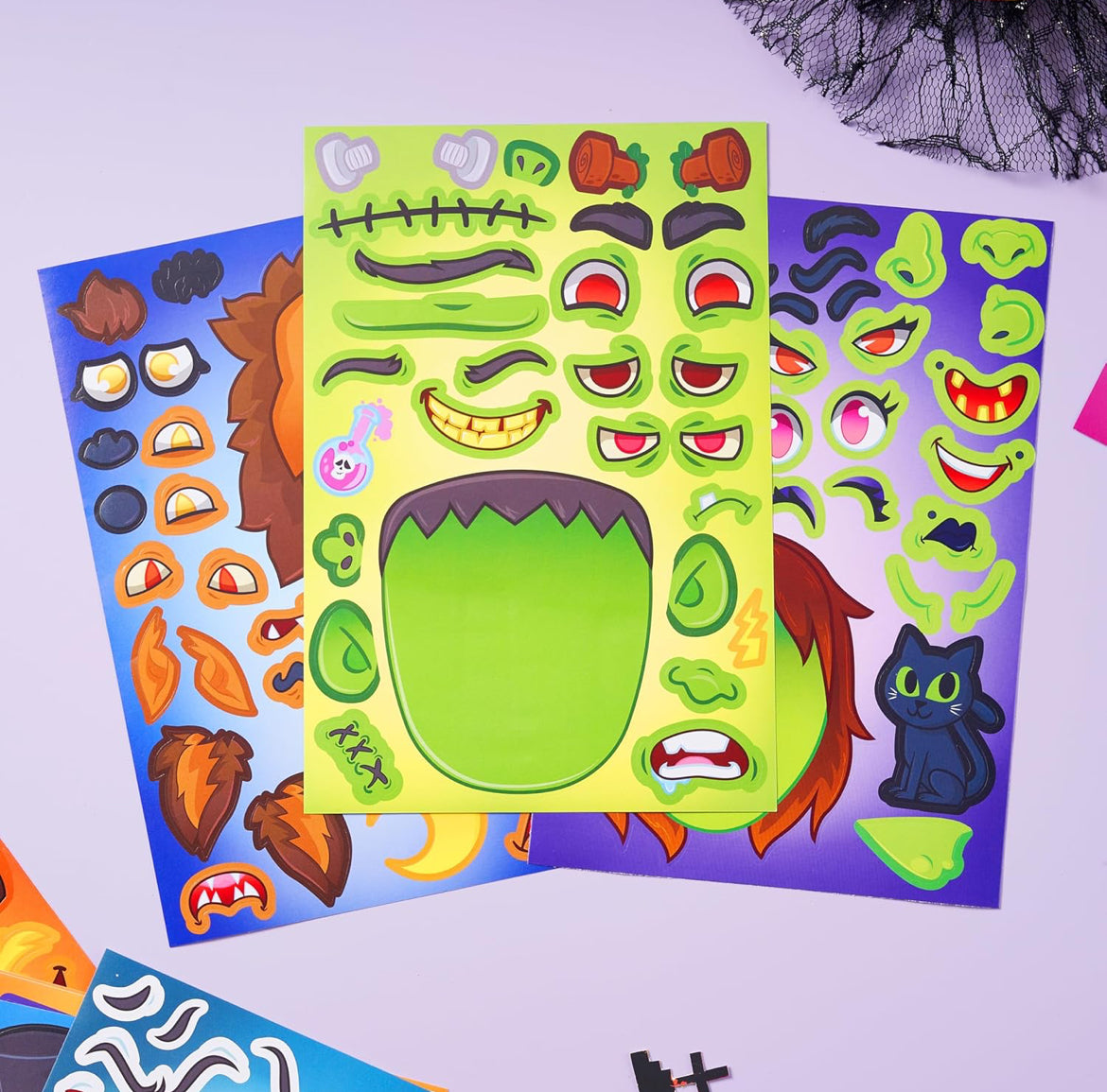 JOYIN 36 STKS Halloween Make-a-face Plakkerblad, Kinders Partytjie Guns Handwerkbenodigdhede, Maak Jou Eie Karakter Plakkers met Vampier, Heks, Frankenstein, Spook, Halloween Lekkernye Klasaktiwiteite Speletjie