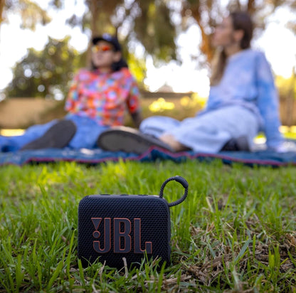 JBL Go 4 - Ultra-draagbare, Waterdigte en Stofdigte Bluetooth-luidspreker, Groot Pro-klank met Kragtige bas, 7-uur ingeboude battery, Gedeeltelik gemaak met Herwonne Materiale (Swart)