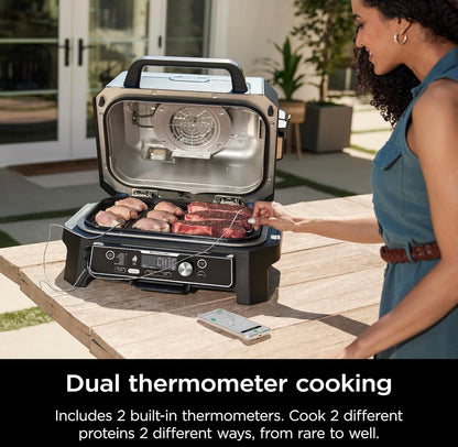 Ninja Woodfire Pro Connect Premium XL Buitenbraaier en Roker, Bluetooth, Toepassing-geaktiveer, 7-in-1 Meesterbraaier, BBQ-Roker, Buitelug-lugbraaier, Houtvuur-tegnologie, 2 Ingeboude Termometers - Swart