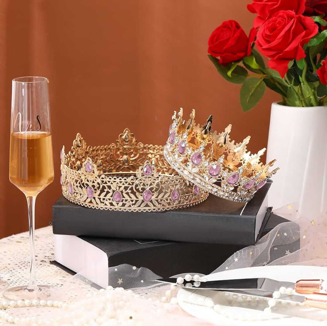 2 Stuks Prom Koning en Koningin Kroone vir Mans Vroue Koning Koningin Kroone Tiara met Strass vir Trou Verjaarsdag Grad (Pienk Goud, Pienk Styl)