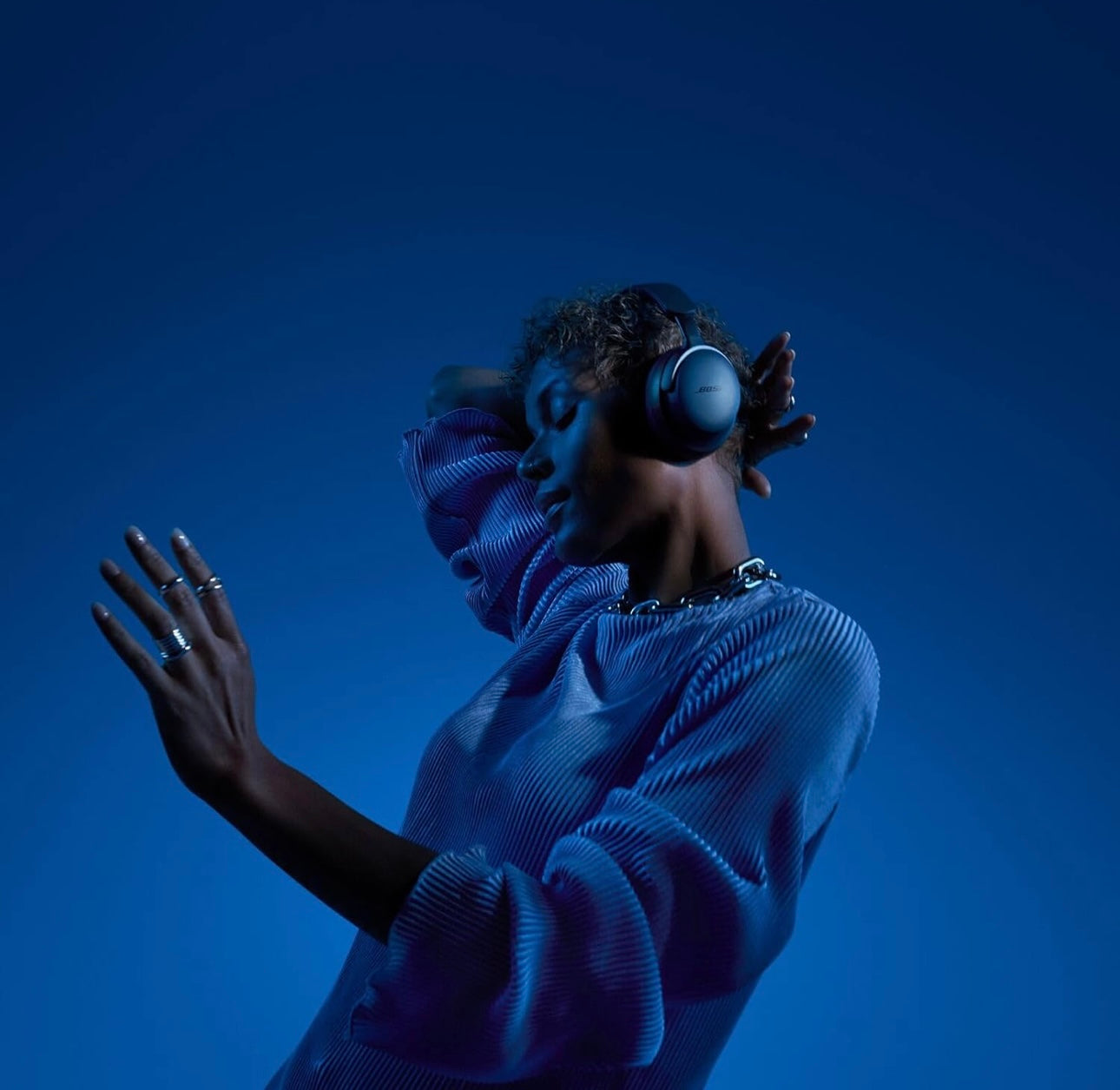 Bose QuietComfort Ultra Bluetooth Wireless Headphones Over Ear Noise Cancelling  Lunar Blue