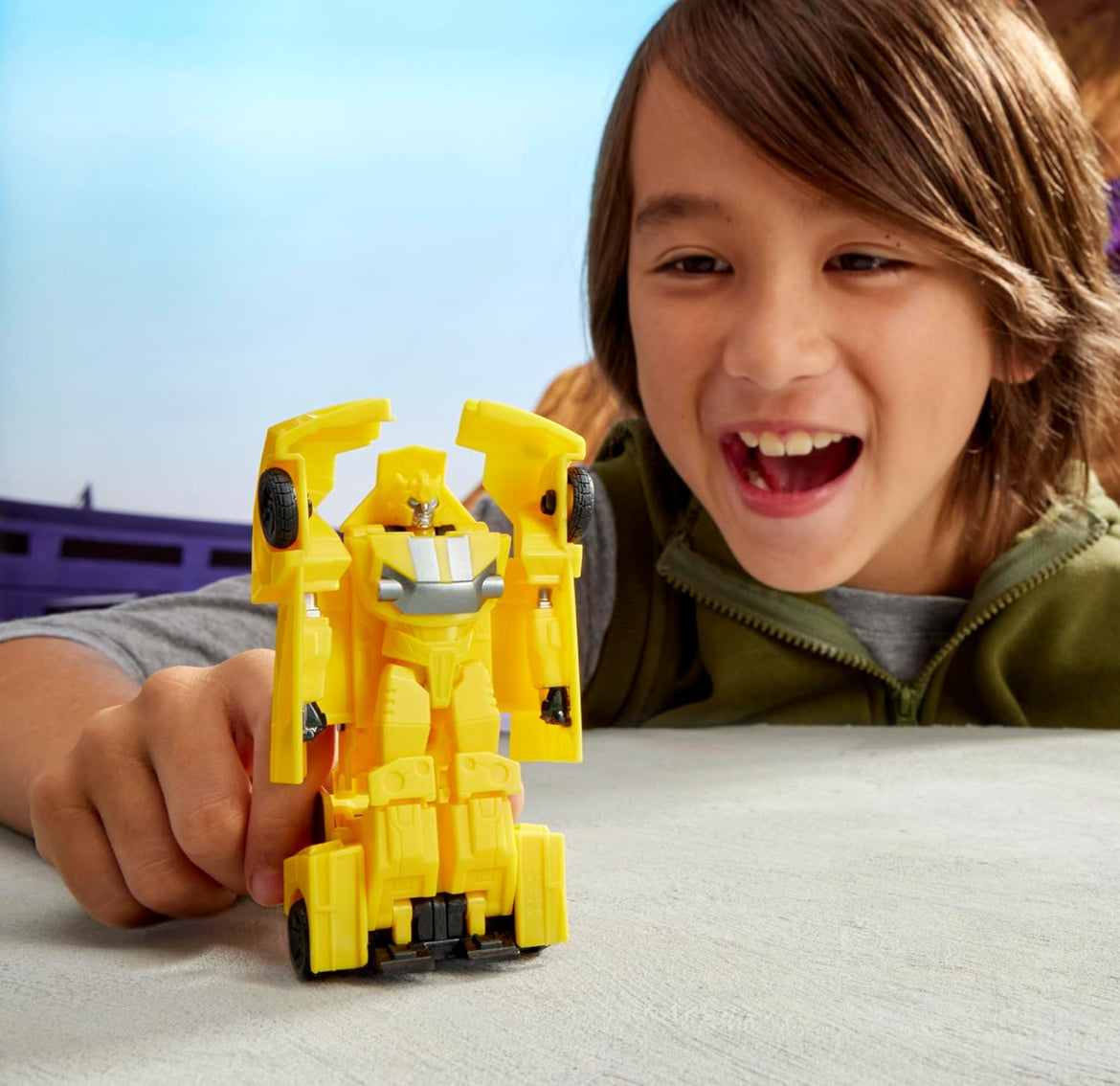 Transformers EarthSpark 1-Step Smash Changers Bumblebee 4-Inch Action Figure, Robot Toys for Boys and Girls 6 and Up