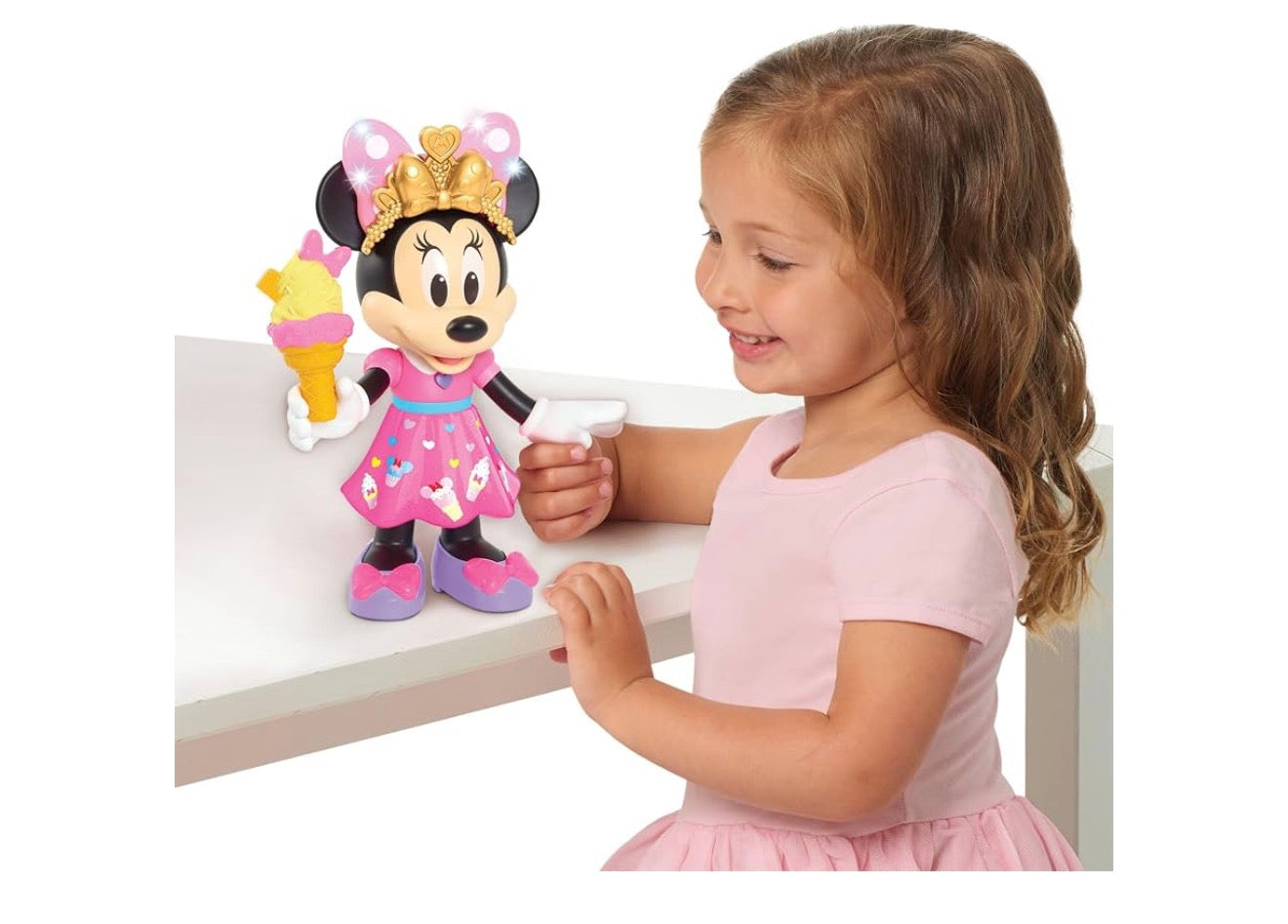 Disney Junior Lekkers & Bedere Minnie Muis, Interaktiewe 25cm Pop met Liggie, Klanke en Bykomstighede, Kinderspeelgoed vir Ouderdom 3 en Ouer +