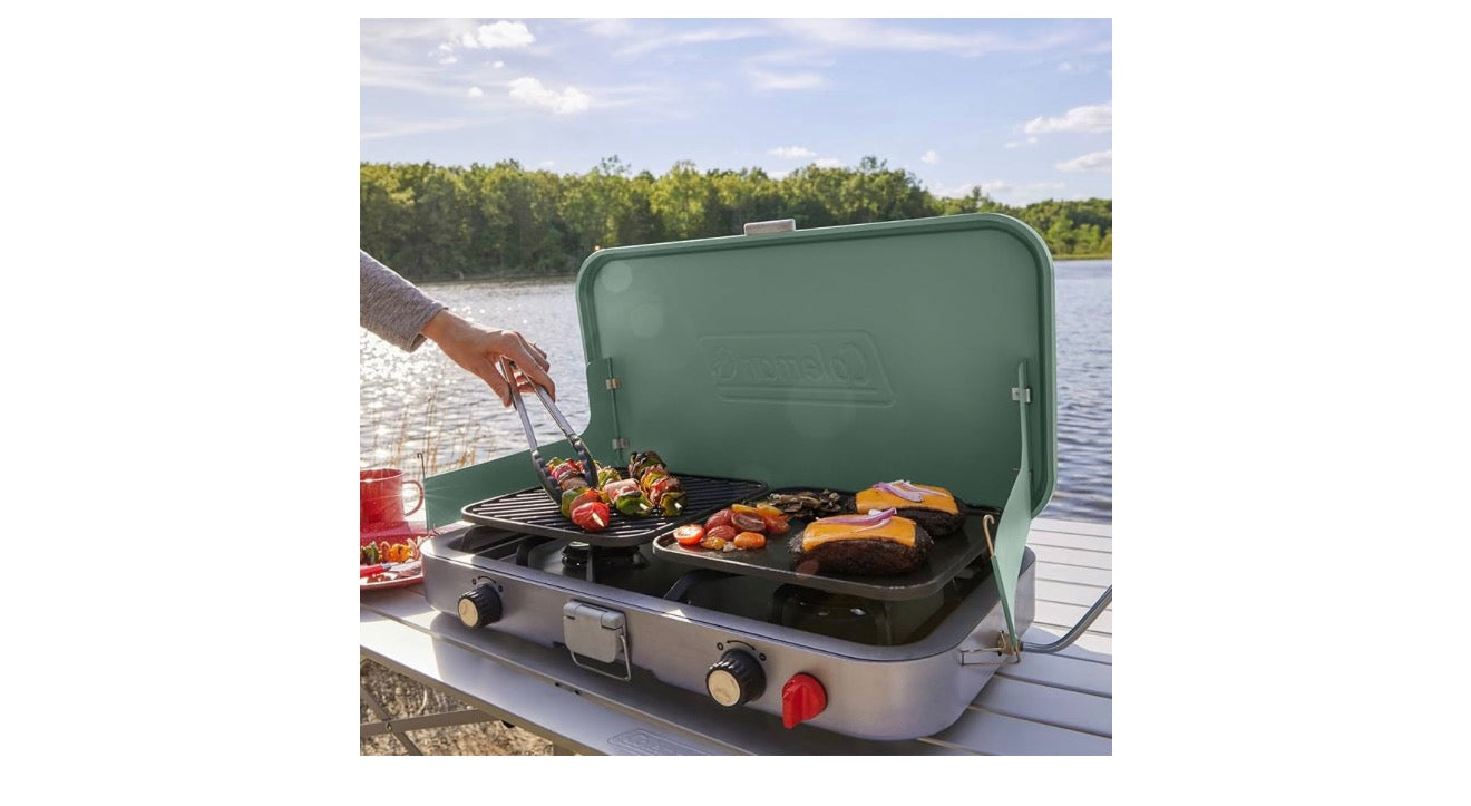 Coleman 3-in-1 Buitenkampeerstoof, Draagbare Kookplaat met Ingesluit Gietyster Braai- en Roosteraanhegtings, 24 000 BTU's Krag vir Kampering, Agterklepbraai, Braai