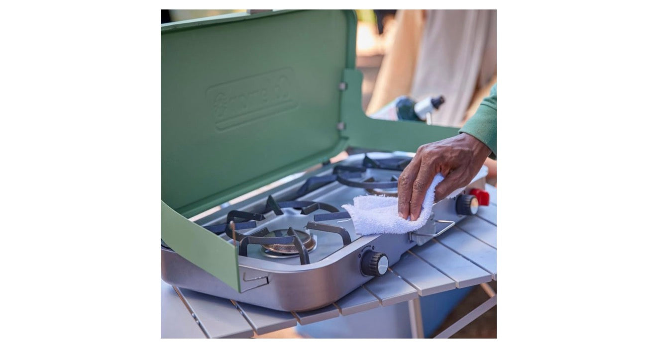 Coleman 3-in-1 Buitenkampeerstoof, Draagbare Kookplaat met Ingesluit Gietyster Braai- en Roosteraanhegtings, 24 000 BTU's Krag vir Kampering, Agterklepbraai, Braai