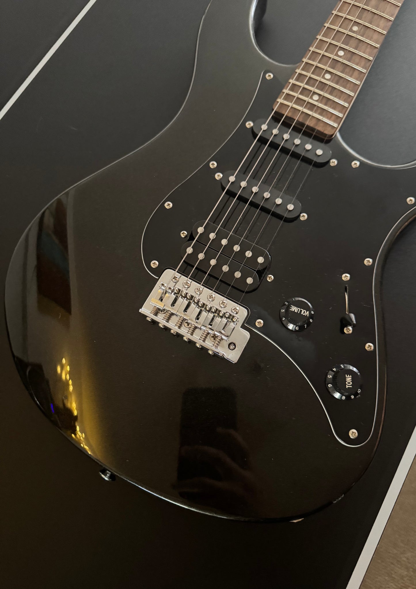 YAMAHA ELECTRIC GUITAR BLACK SOLID BODY EG 112C2 w/ BAG
