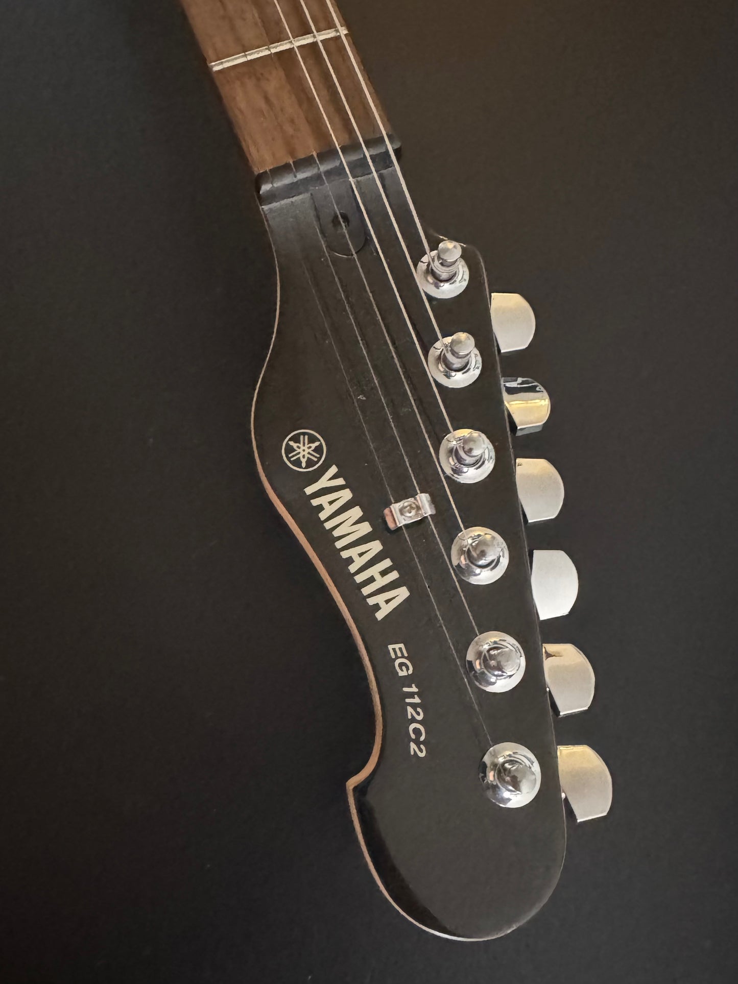 YAMAHA ELECTRIC GUITAR BLACK SOLID BODY EG 112C2 w/ BAG