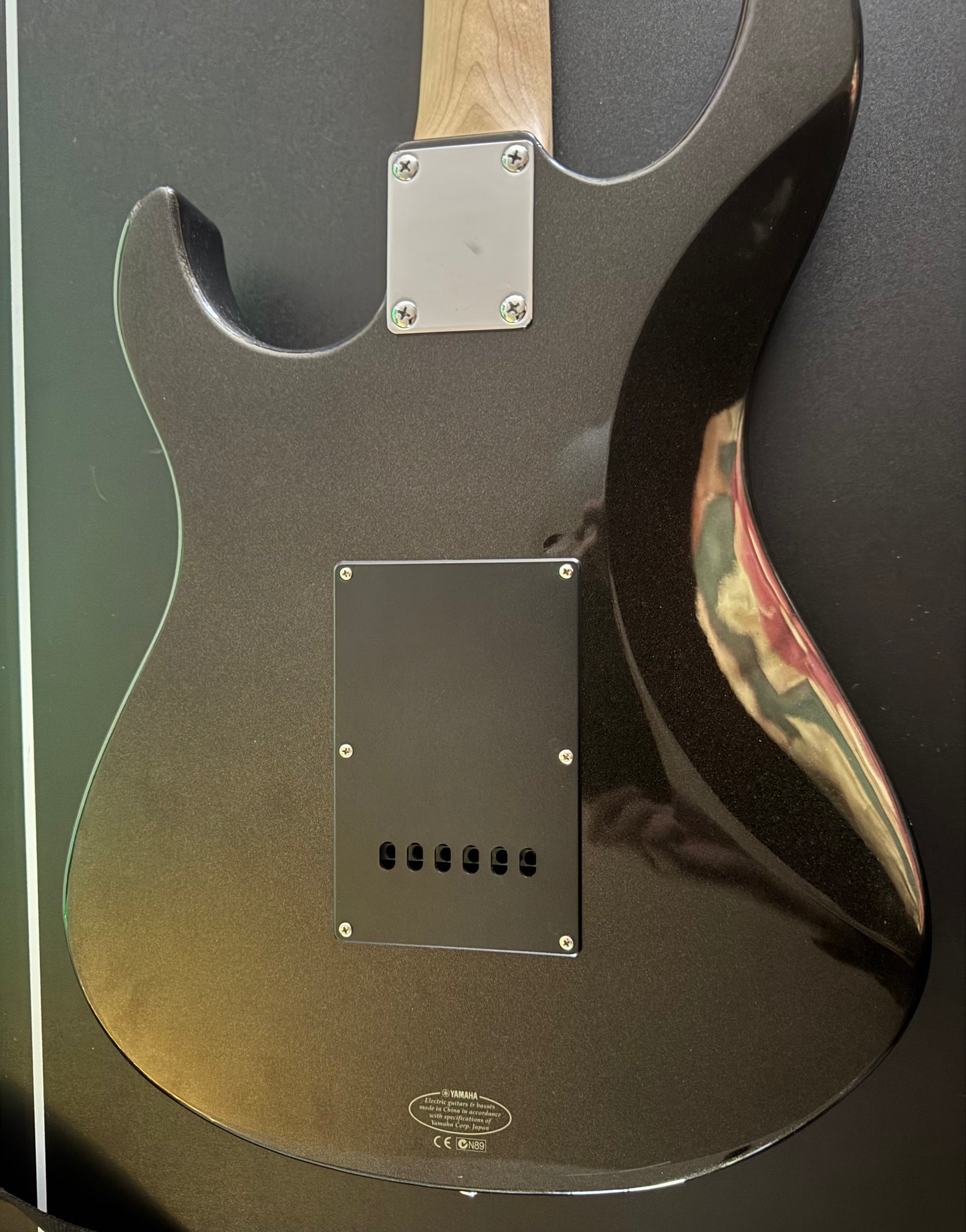 YAMAHA ELECTRIC GUITAR BLACK SOLID BODY EG 112C2 w/ BAG