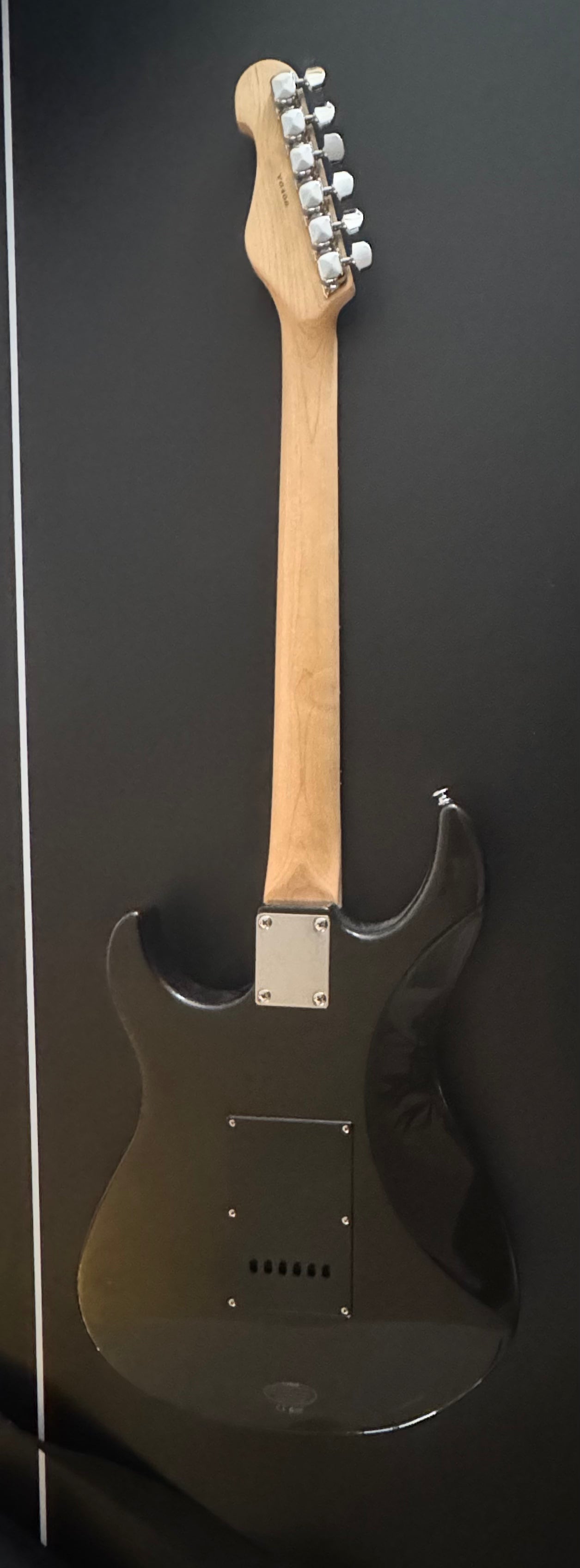 YAMAHA ELECTRIC GUITAR BLACK SOLID BODY EG 112C2 w/ BAG