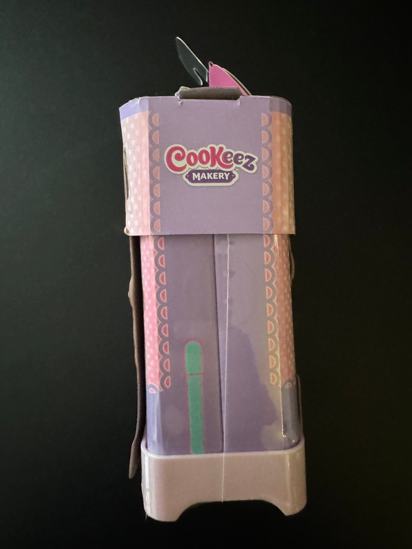 Cookeez Makery Hello Kitty & Friends Oven Playset – Interactive Bake & Reveal Toy, Includes Mystery Warm Scented Plush (Hello Kitty, Cinnamoroll, or My Melody), Mixing Tools, Dough, Accessories, 5+