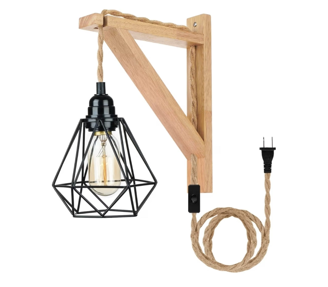 Hangs lampe wat in 'n muurprop inprop met 'n propkoord Rustieke muurgemonteerde lamp met houtrakbeugel en skakelaar