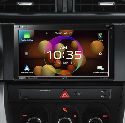JVC Ingeboude Wi-Fi vir Draadlose CarPlay Android Auto, 6.8" LCD-raakskerm, AM/FM, Bluetooth, MP3-speler, USB-poort, Dubbel DIN, 13-band EQ, SiriusXM Motorradio