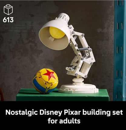 LEGO Ideas Disney Pixar Luxo Jr. – Boustel vir Volwassenes, Mans en Vroue, Ouderdom 18+ – Kantoor- en Tafelversiering