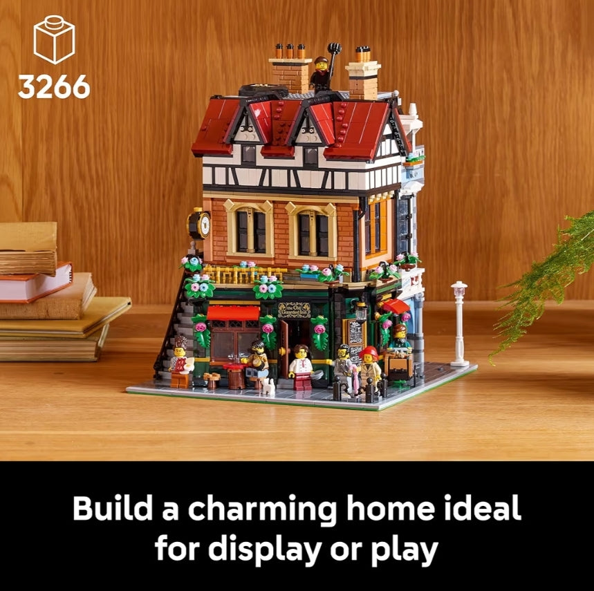 LEGO Icons Tudor-hoekgeboustel vir Volwassenes 18+ - DIY Miniatuurhuisstel - Versamelbare Miniatuurhuisboustel vir Mans en Vroue - Handwerkgeskenk vir Volwassenes - 10350