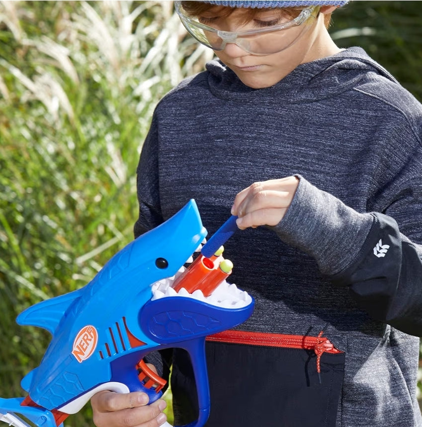 NERF Junior Wild Sharkfire, Easy Play Dart Blaster, 8 Elite Darts - Outdoor Toys